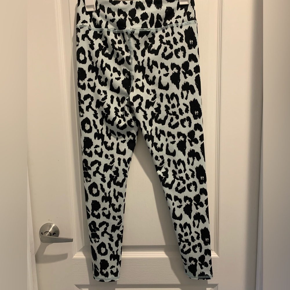 Evolution and Creation Size Large The Jinni Legging Light Blue Animal Print